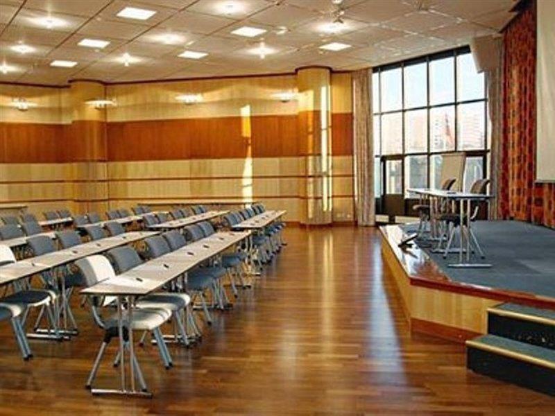Quality Hotel Нака Зручності фото