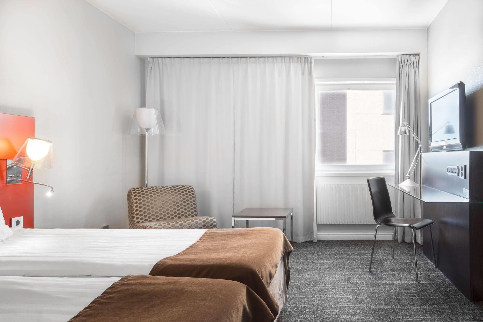 Quality Hotel Нака Екстер'єр фото